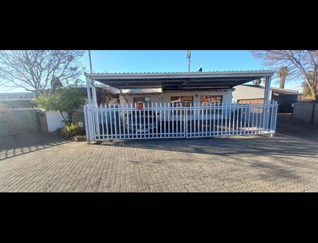 3 BEDROOM HOUSE FOR SALE IN ESTHER PARK